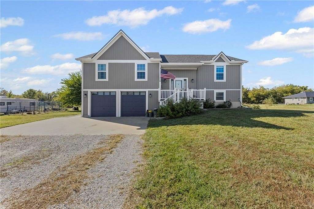 4.3 Acres of Residential Land with Home for Sale in Osawatomie, Kansas