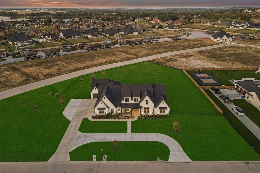 1.52 Acres of Residential Land with Home for Sale in Fort Worth, Texas