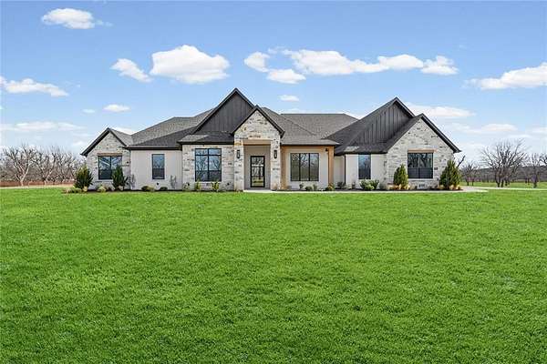 1.5 Acres of Residential Land with Home for Sale in Granbury, Texas