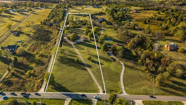 7.28 Acres of Land with Home for Sale in Hendersonville, Tennessee