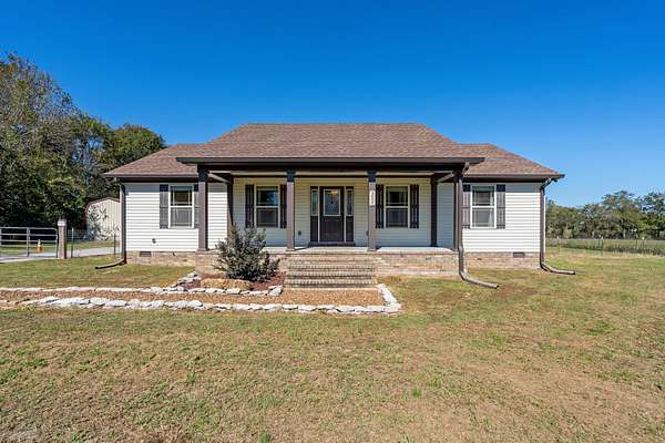 5 Acres of Residential Land with Home for Sale in Petersburg, Tennessee