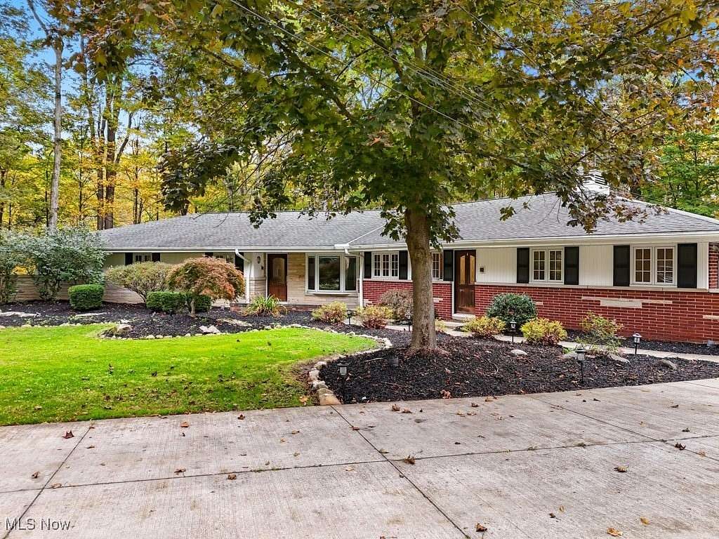 2.25 Acres of Residential Land with Home for Sale in Independence, Ohio