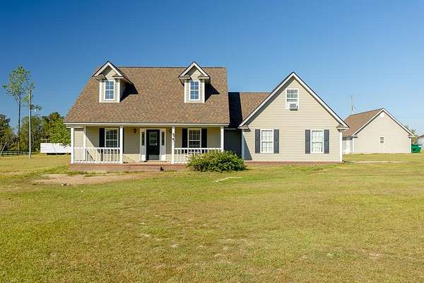 5 Acres of Residential Land with Home for Sale in Hahira, Georgia