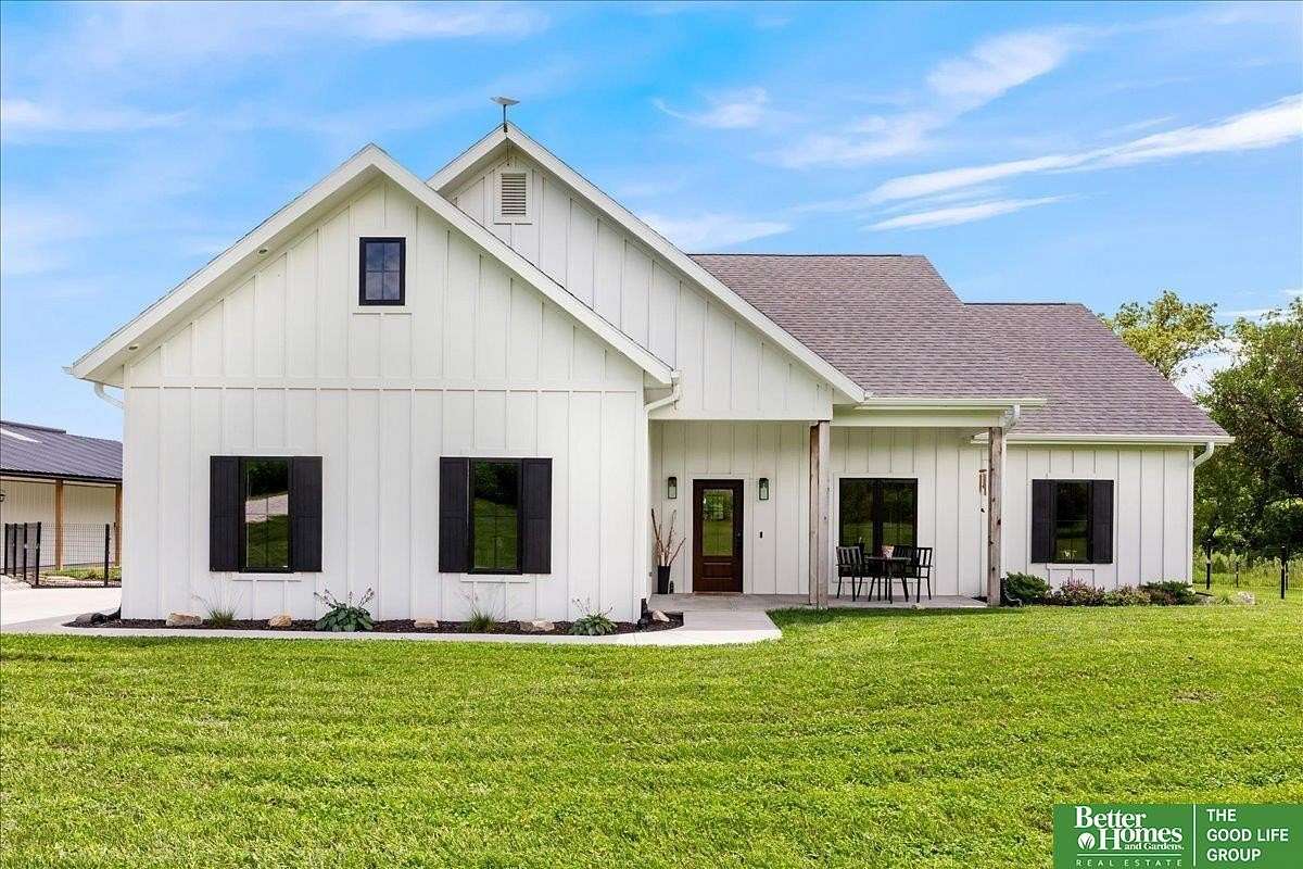 2 Acres of Residential Land with Home for Sale in Logan, Iowa