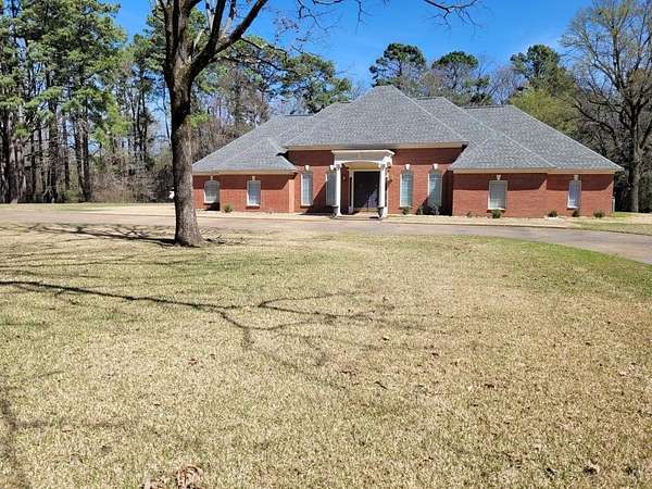 2 Acres of Residential Land with Home for Sale in Texarkana, Texas