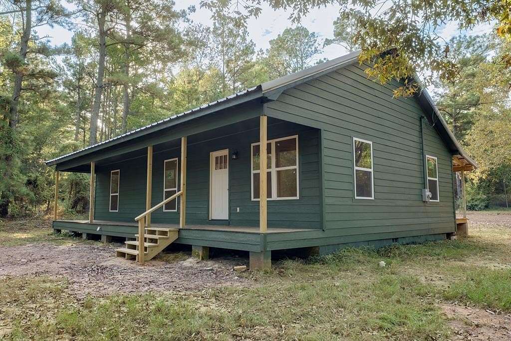 3.3 Acres of Residential Land with Home for Sale in Palestine, Texas