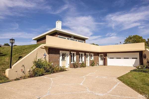 5.34 Acres of Land with Home for Sale in Covington, Indiana