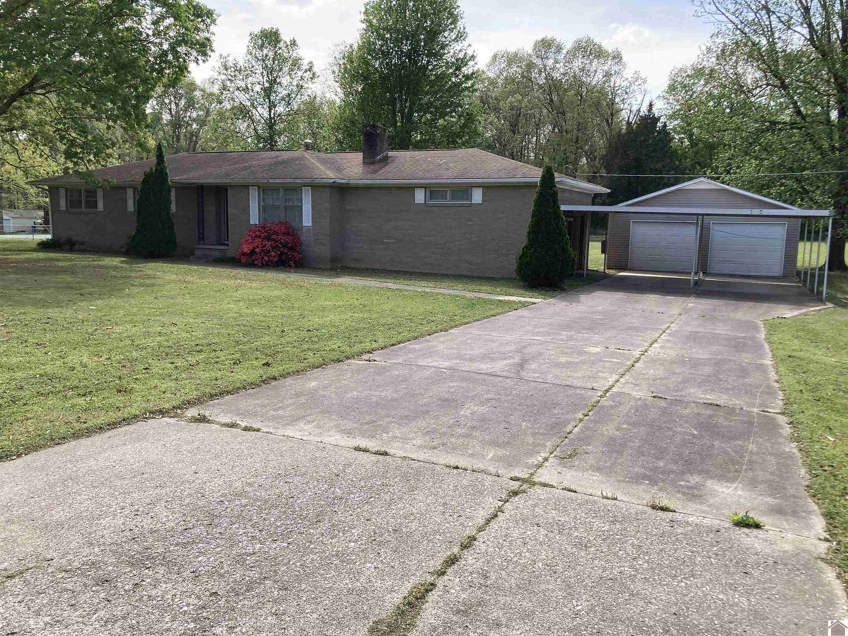 1.76 Acres of Land with Home for Sale in Paducah, Kentucky