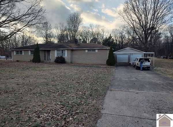 1.76 Acres of Residential Land with Home for Sale in Paducah, Kentucky