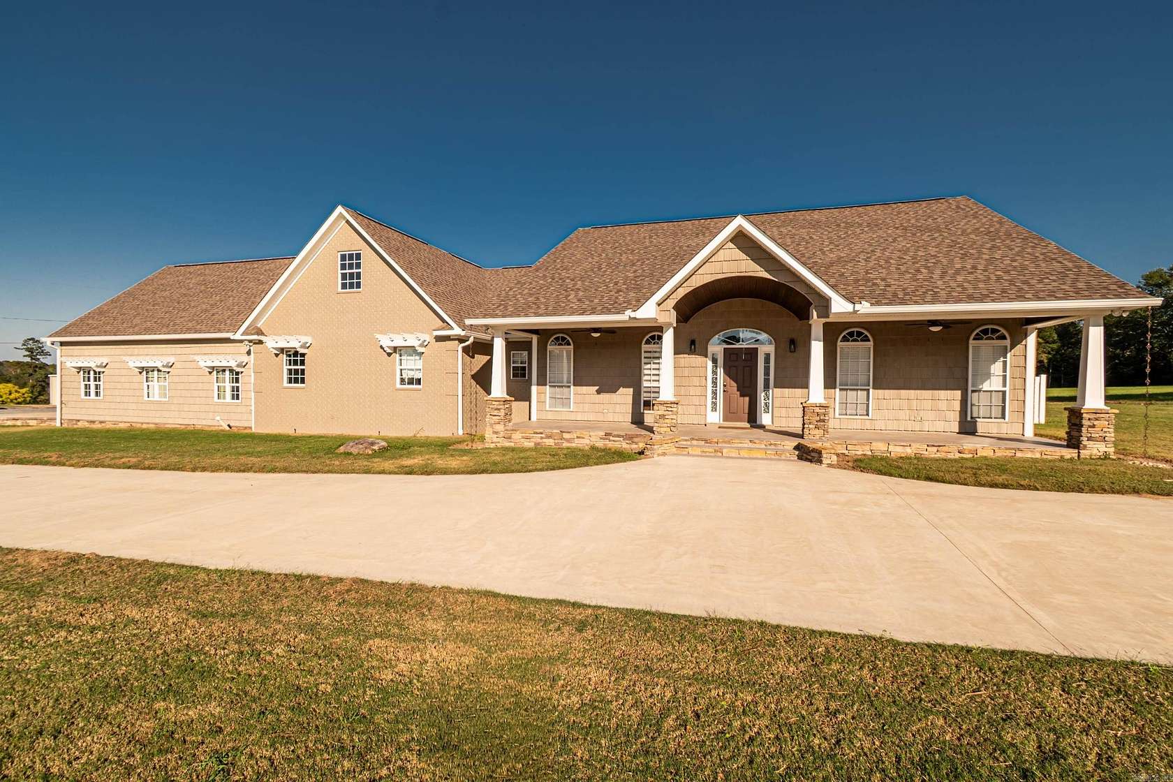 20.3 Acres of Land with Home for Sale in El Dorado, Arkansas