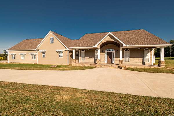 20.3 Acres of Land with Home for Sale in El Dorado, Arkansas