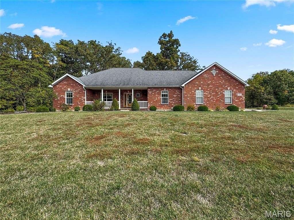 1.6 Acres of Residential Land with Home for Sale in Waterloo, Illinois