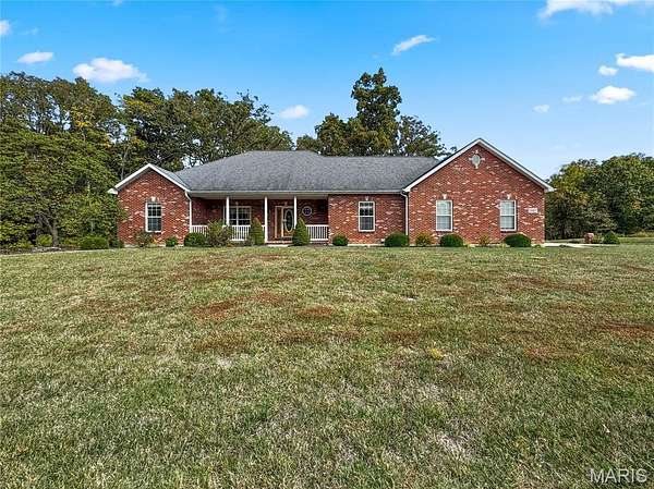 1.6 Acres of Residential Land with Home for Sale in Waterloo, Illinois