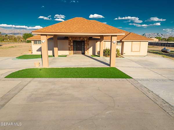 2.27 Acres of Residential Land with Home for Sale in El Paso, Texas