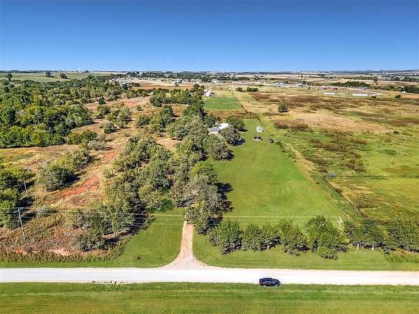 6.34 Acres of Residential Land with Home for Sale in Chickasha, Oklahoma