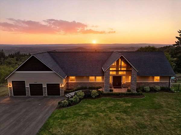 5 Acres of Residential Land with Home for Sale in Battle Ground, Washington