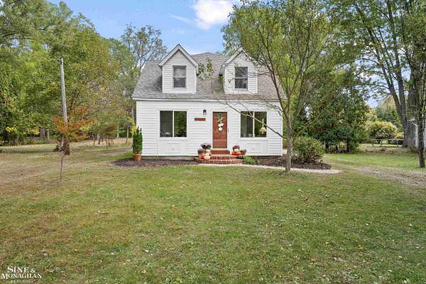 1.6 Acres of Residential Land with Home for Sale in Farmington Hills, Michigan