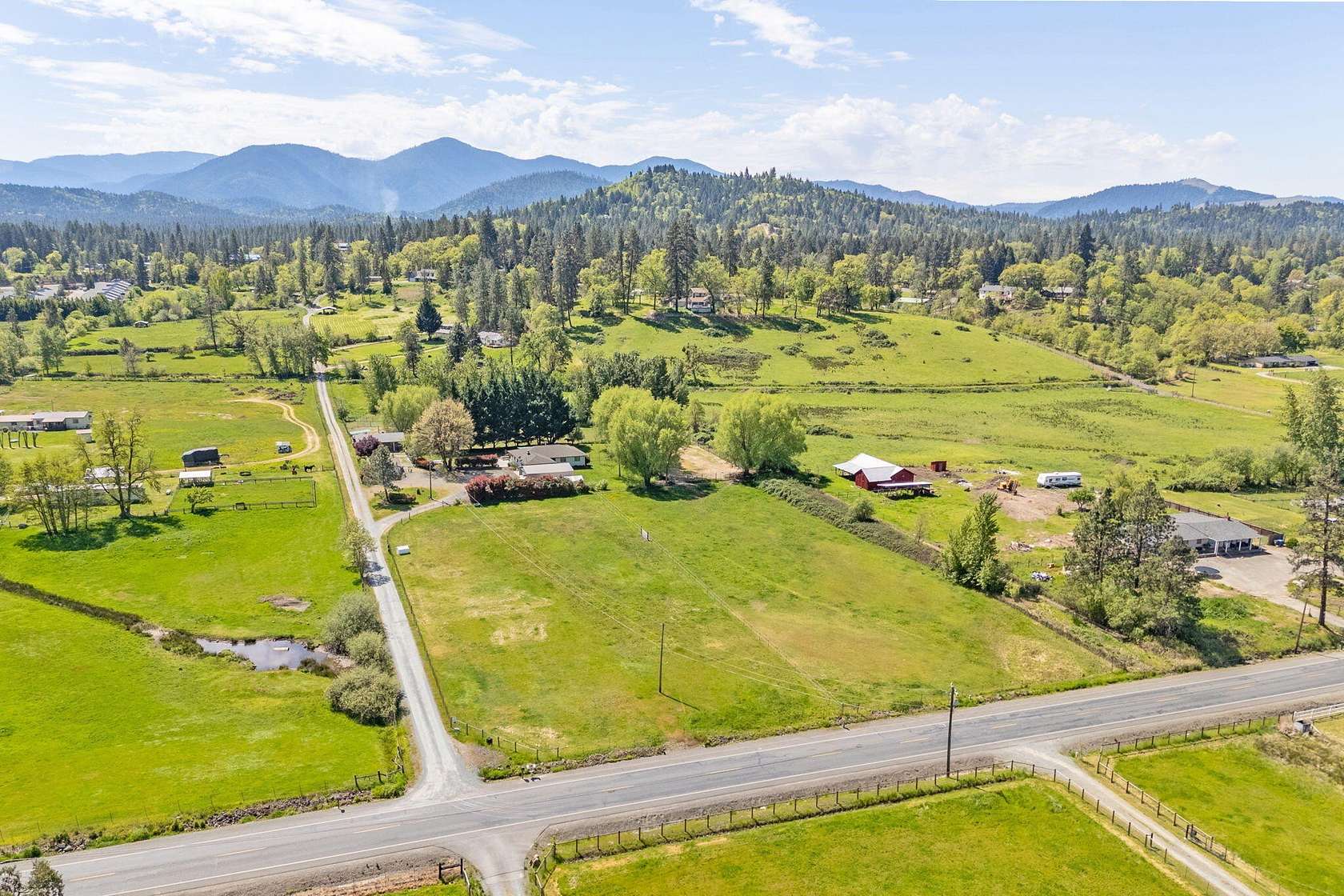 5 Acres of Land with Home for Sale in Grants Pass, Oregon