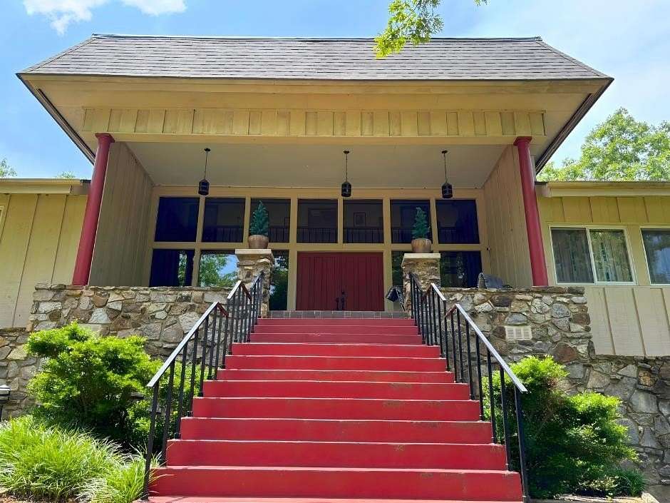 1.59 Acres of Land with Home for Sale in Cherokee Village, Arkansas