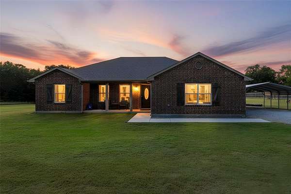 2 Acres of Residential Land with Home for Sale in Whitesboro, Texas