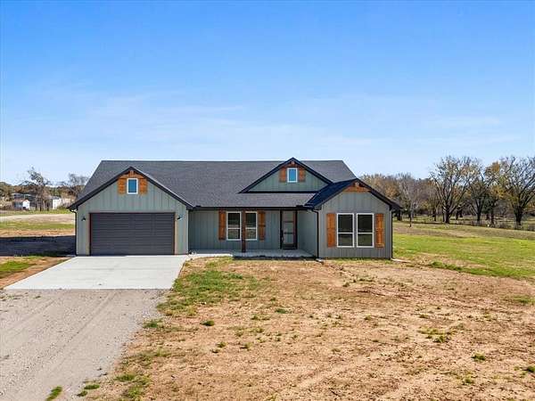 1.74 Acres of Residential Land with Home for Sale in Boyd, Texas