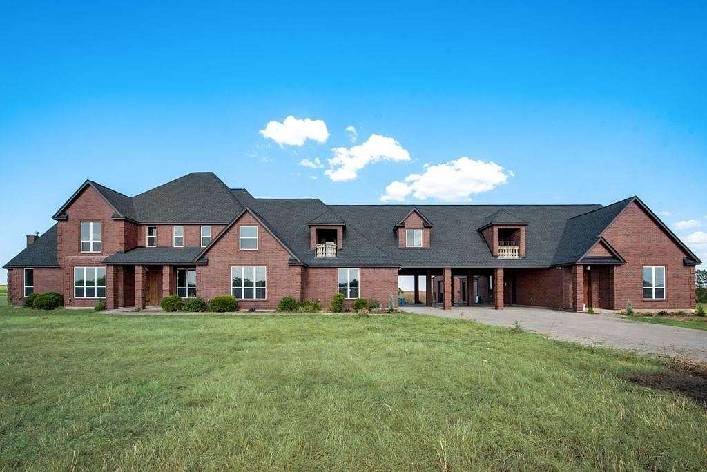 12 Acres of Land with Home for Sale in Waxahachie, Texas