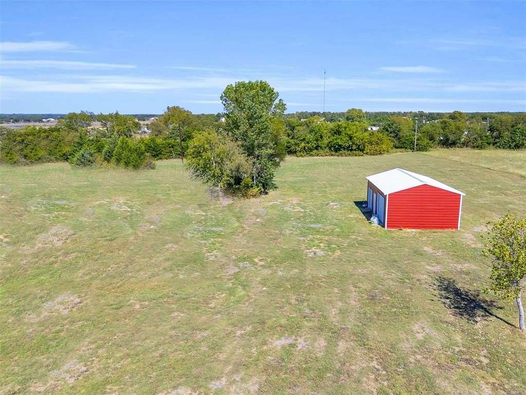2 Acres of Residential Land for Sale in Farmersville, Texas
