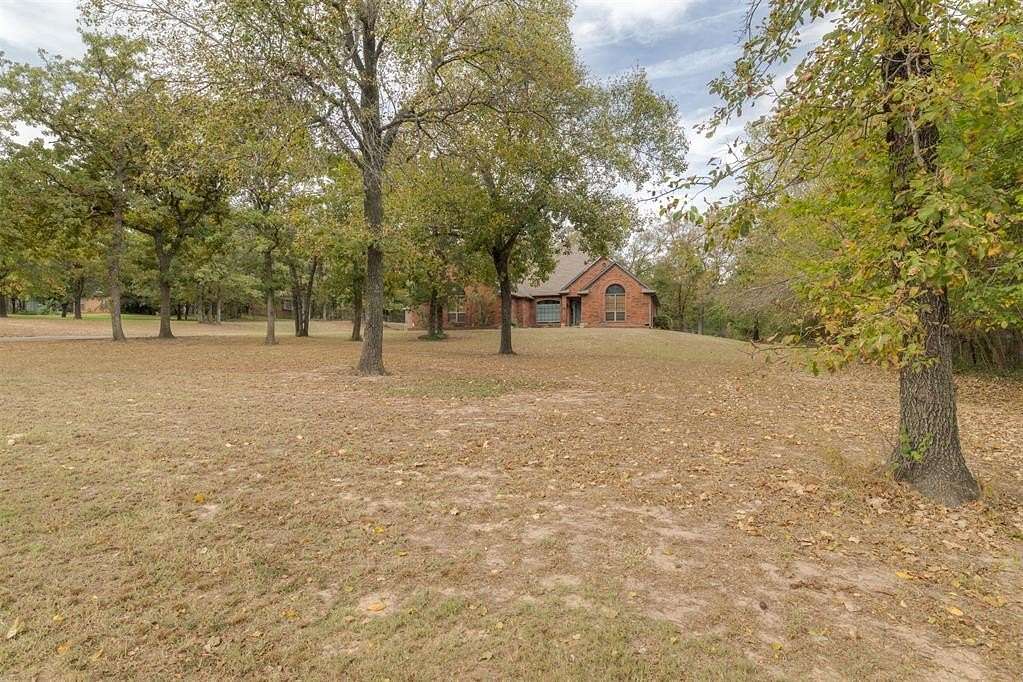 2.39 Acres of Residential Land with Home for Sale in Choctaw, Oklahoma