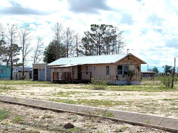 3.65 Acres of Residential Land with Home for Sale in Willcox, Arizona