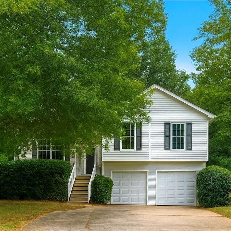 2 Acres of Residential Land with Home for Sale in Lula, Georgia