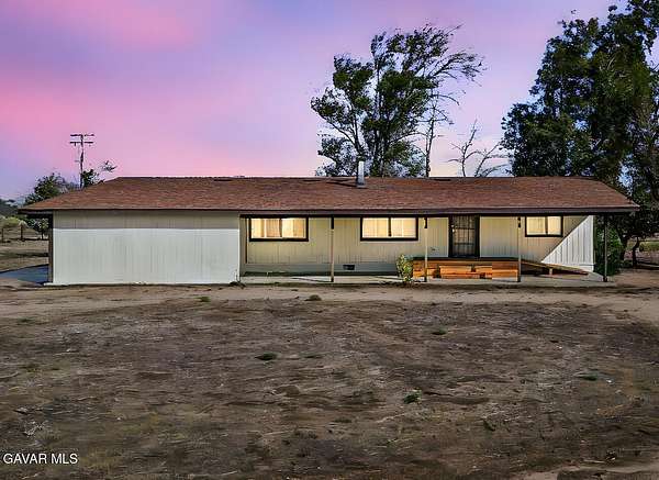 4.63 Acres of Residential Land with Home for Sale in Lancaster, California