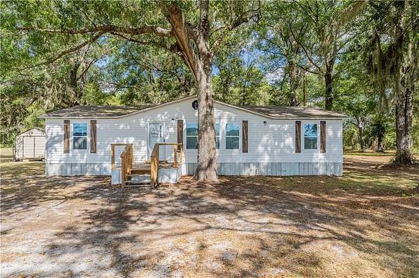 1.5 Acres of Residential Land with Home for Sale in Patterson, Georgia