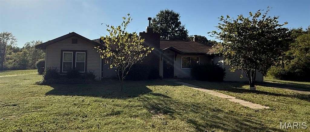 20 Acres of Agricultural Land with Home for Sale in Brownstown, Illinois