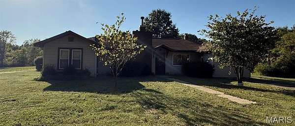 20 Acres of Agricultural Land with Home for Sale in Brownstown, Illinois