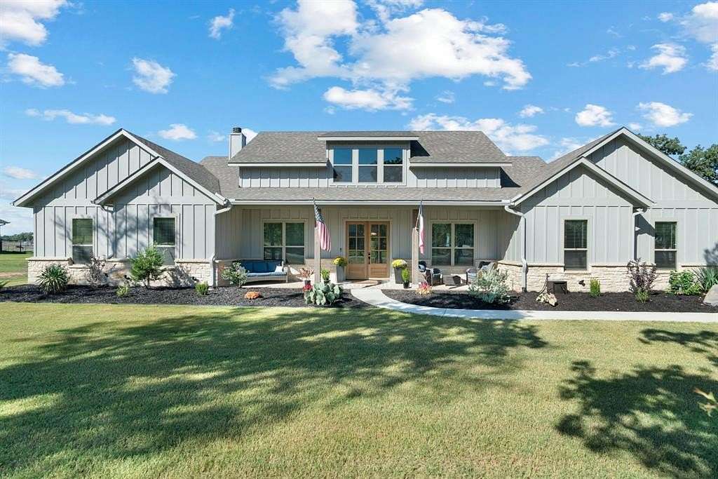 2 Acres of Residential Land with Home for Sale in Weatherford, Texas