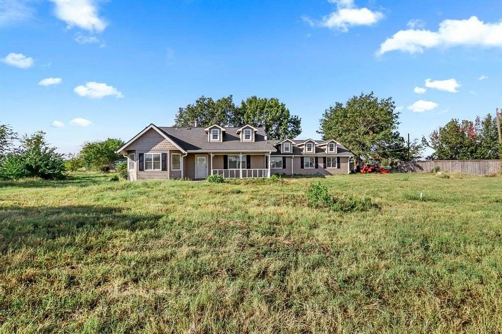 19.5 Acres of Land with Home for Sale in Terrell, Texas