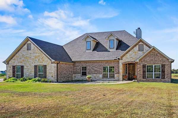 1.5 Acres of Residential Land with Home for Sale in Seagoville, Texas