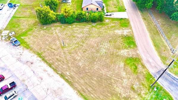 0.39 Acres of Mixed-Use Land for Sale in Fairfield, Texas