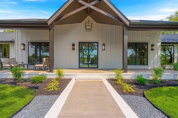 9.1 Acres of Land with Home for Sale in Argyle, Texas