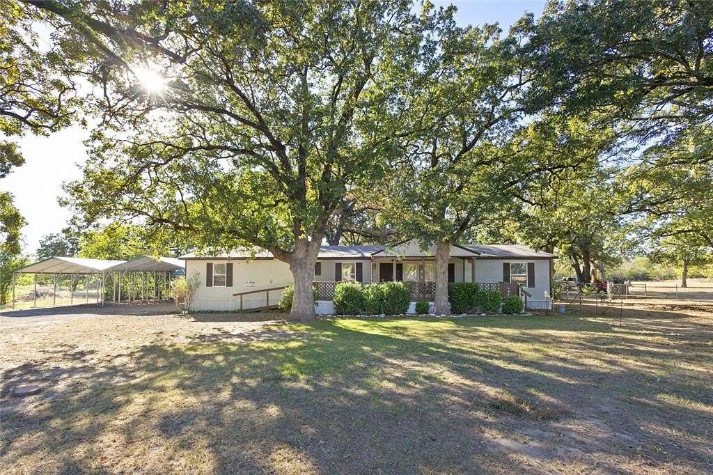 1.65 Acres of Residential Land with Home for Sale in Kemp, Texas