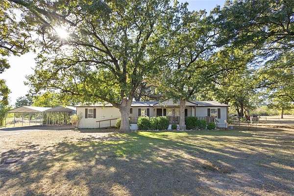 1.65 Acres of Residential Land with Home for Sale in Kemp, Texas