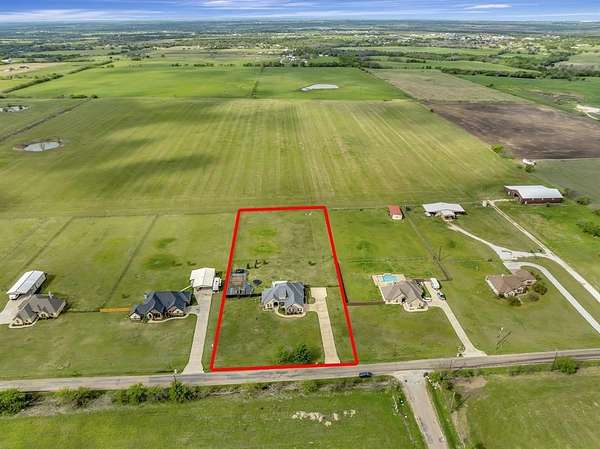 2 Acres of Residential Land with Home for Sale in Rio Vista, Texas