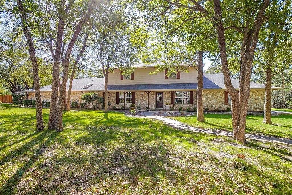 2.5 Acres of Residential Land with Home for Sale in Granbury, Texas