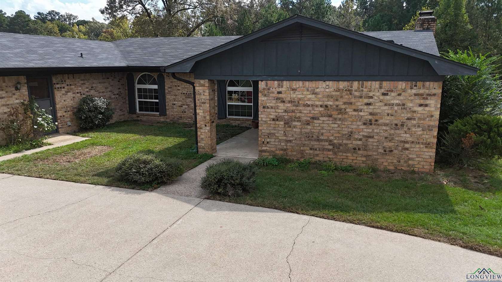 4.29 Acres of Residential Land with Home for Sale in Daingerfield, Texas