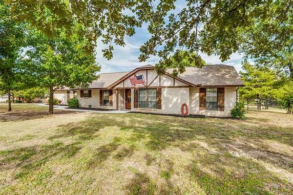 1.65 Acres of Residential Land with Home for Sale in Midlothian, Texas