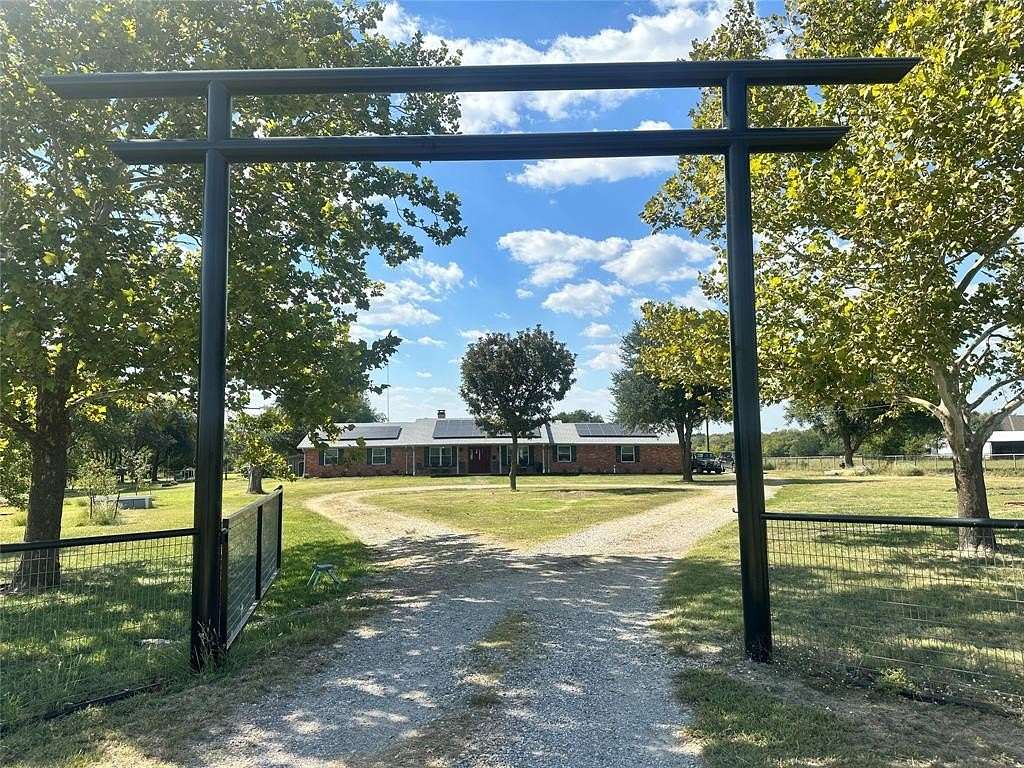 3.12 Acres of Residential Land with Home for Sale in Leonard, Texas