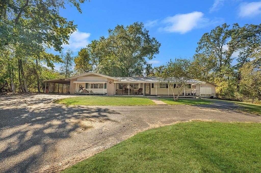 2.65 Acres of Residential Land with Home for Sale in Garrison, Texas