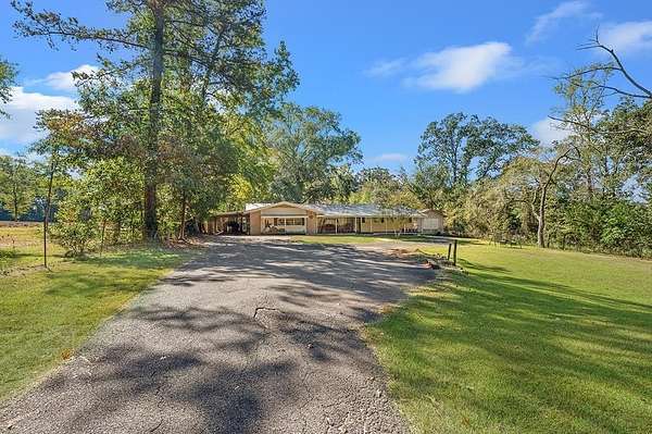 2.65 Acres of Residential Land with Home for Sale in Garrison, Texas