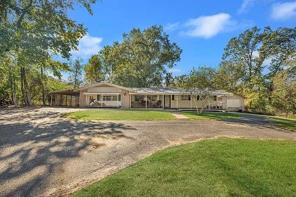 2.65 Acres of Residential Land with Home for Sale in Garrison, Texas