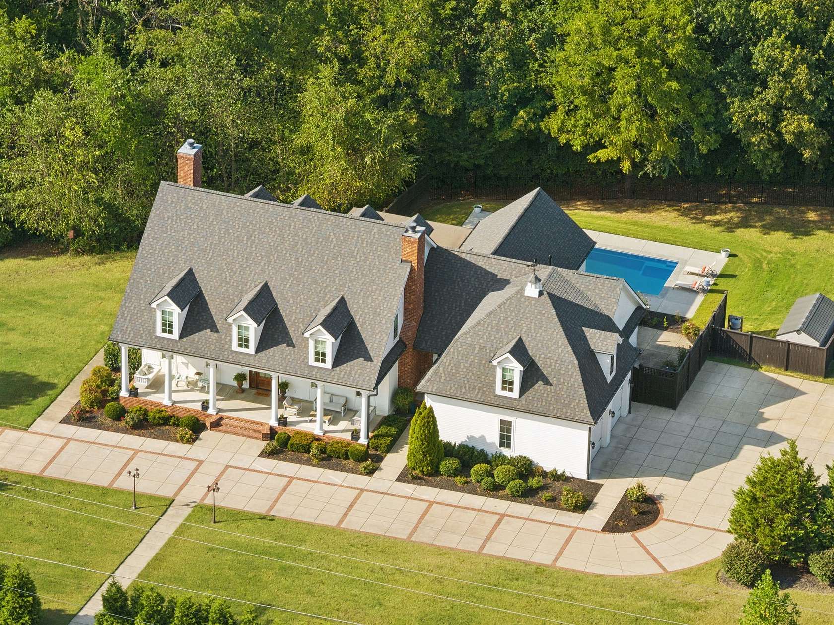 2.14 Acres of Residential Land with Home for Sale in Franklin, Tennessee